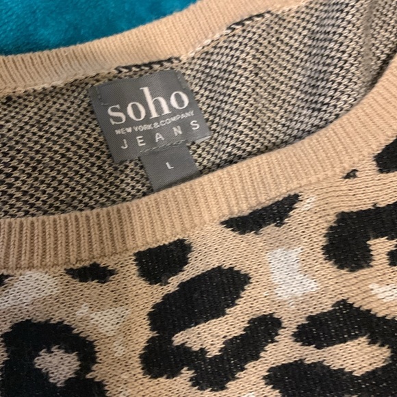 Animal print sweater. - Picture 4 of 7